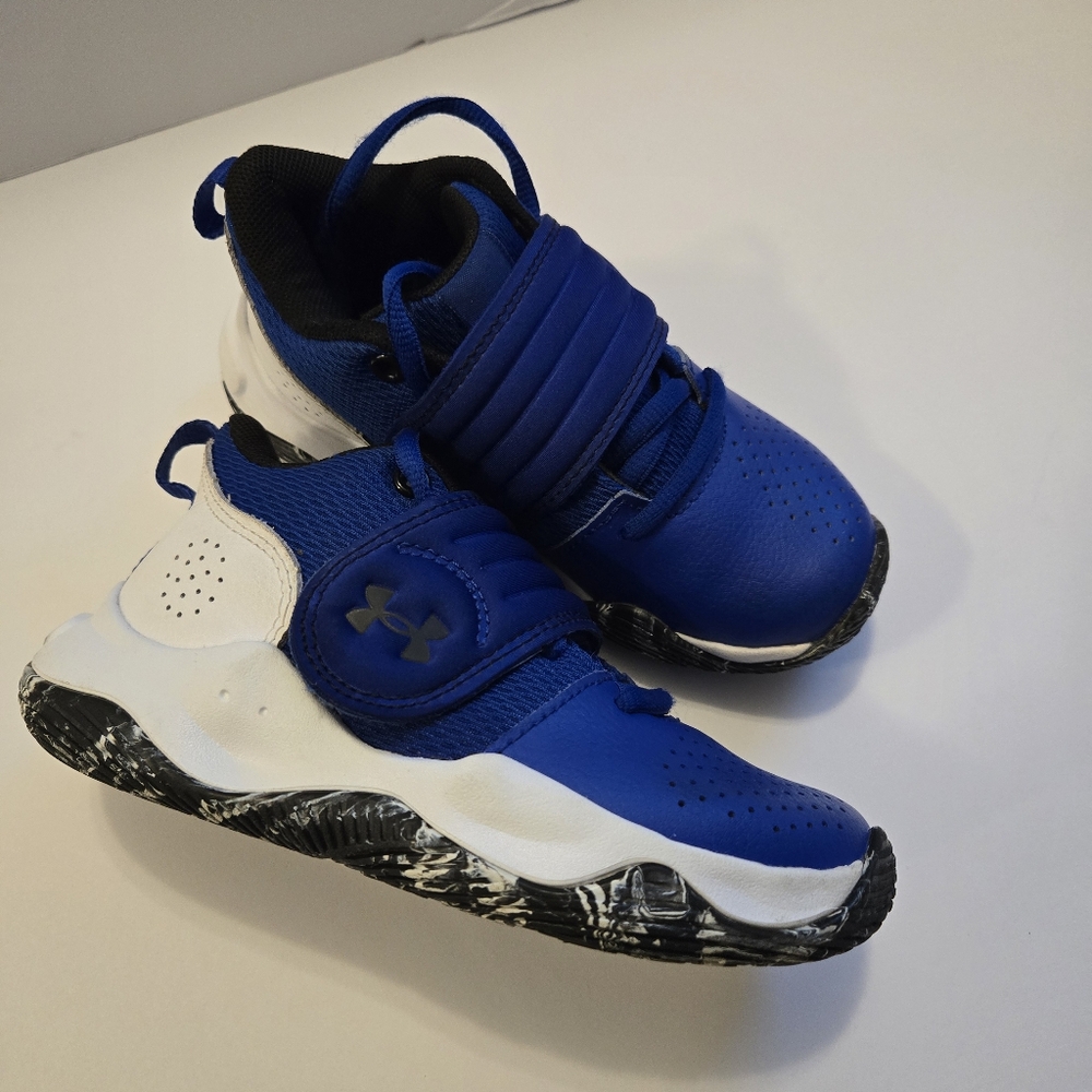 UNDER ARMOUR ZONE Boys Basketball Shoes